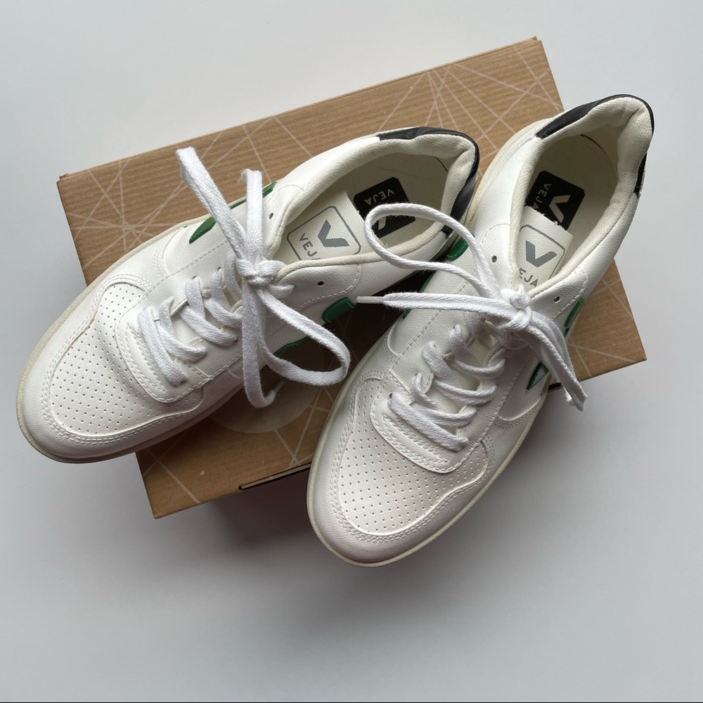 Veja Sneakers white, green and black